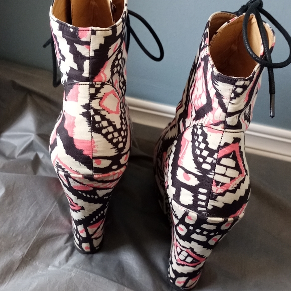 💥Host pick 🎉Patterned platform boots - Picture 5 of 6